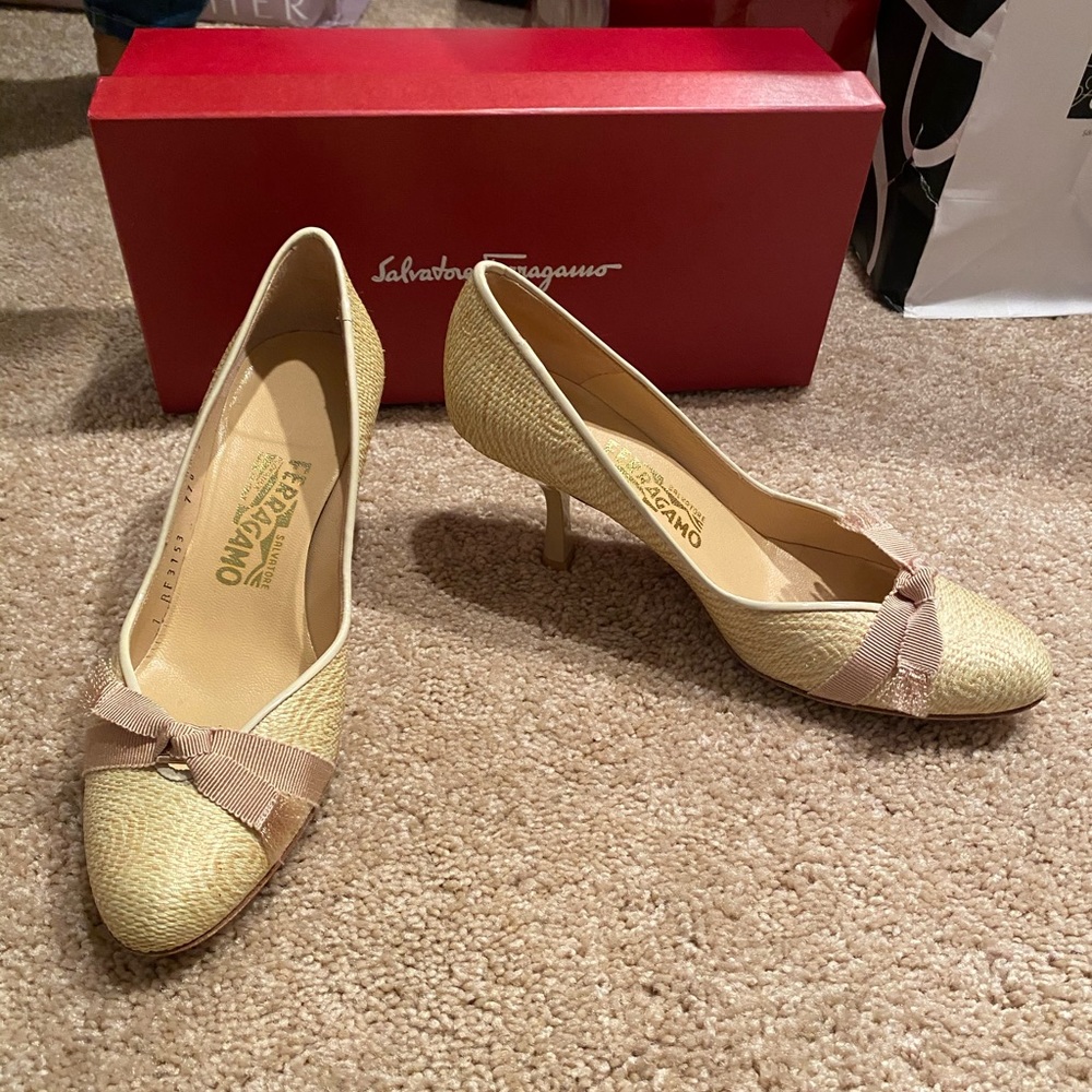 Classic tweed pump